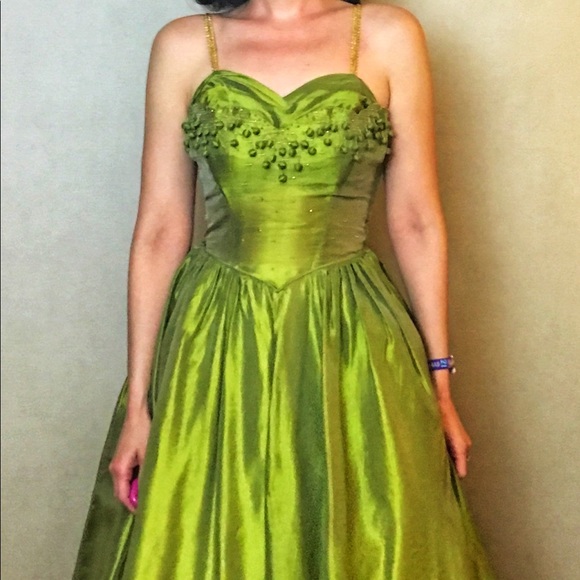 Dresses & Skirts - 1950s Vintage green "cupcake" party dress!